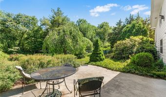 105 Fairfield Dr, North Kingstown, RI 02852