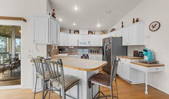2024 SUMMIT VALLEY Q Rd, Addy, WA 99101
