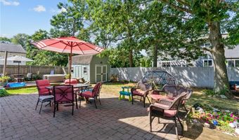 59 Belvedere Dr, Bristol, RI 02809