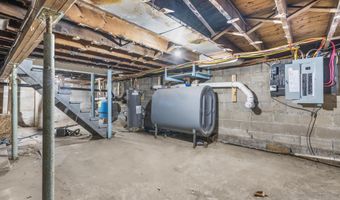 117 W Chippen Hill Rd, Burlington, CT 06013