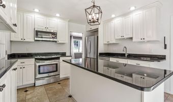 6828 WINTER Ln, Annandale, VA 22003