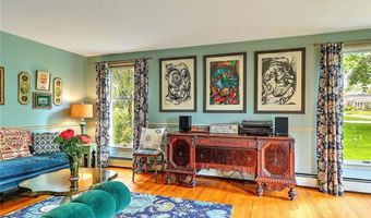 4 Fourth St, Barrington, RI 02806