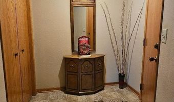1015 CIRCLE Dr, Aberdeen, SD 57401