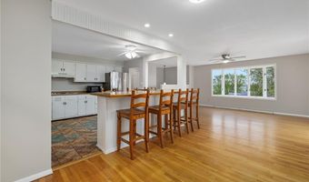 23 Algonquin Dr, Middletown, RI 02842