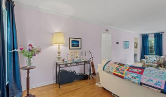 17 Greyledge Dr, Albany, NY 12211