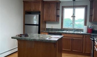 3 Buttonwood St 2, Bristol, RI 02809