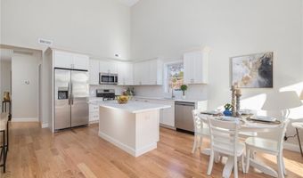 40 Overlook Ln, Glocester, RI 02814