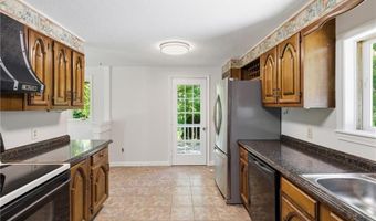 32 Briarwood Rd, Lincoln, RI 02865