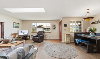 870 11TH St SW, Bandon, OR 97411