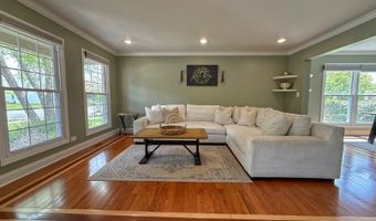 1860 Dorchester Ave, Algonquin, IL 60102