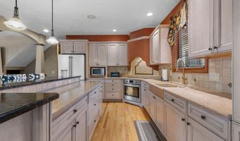 5318 N ROSEMARY Dr, Appleton, WI 54913