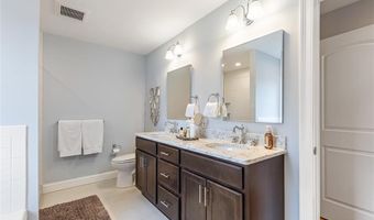76 Woods Ln, Cranston, RI 02921