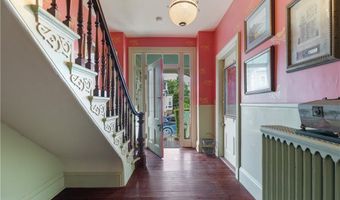 15 Ayrault St, Newport, RI 02840