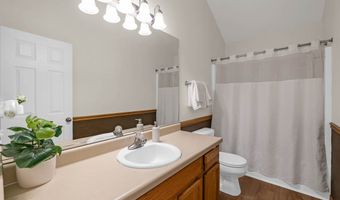 1046 10th Ave NW, Altoona, IA 50009