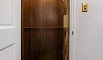2317 S QUEEN St, Arlington, VA 22202
