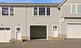 55 John Clarke Rd 3, Middletown, RI 02842