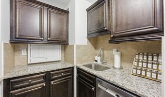 2030 N ADAMS St 911, Arlington, VA 22201