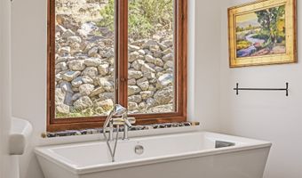 34 Rincon Canada, Abiquiu, NM 87510