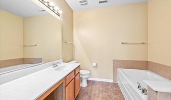 16 Christie Ct 16, Algonquin, IL 60102