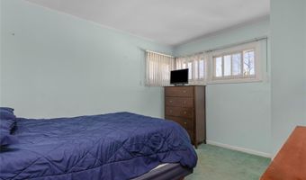5 S Ronald Dr S, Amityville, NY 11701