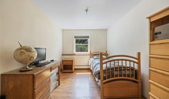 8 Dunn Rd, Airmont, NY 10952