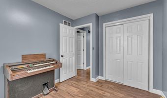 320 Harrison Ct, Auburn, KS 66402