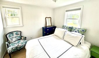 140 Renfrew Ave, Middletown, RI 02842