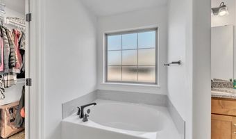 6103 NW Hoover St, Bentonville, AR 72713