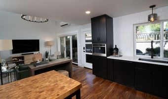 1949 NW Monterey Pines Dr UNIT 4, Bend, OR 97703