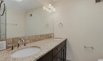 7607 MARYKNOLL Ave, Bethesda, MD 20817