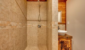 407 N DUBOIS Rd, Ariel, WA 98603