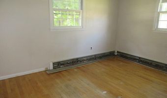 29 Hutchinson Dr, Augusta, ME 04330