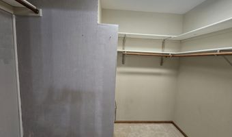 1204 Willow Dr, Aberdeen, SD 57401