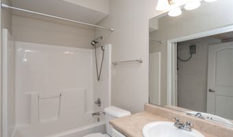 1655 34th Ave SW 3, Altoona, IA 50009