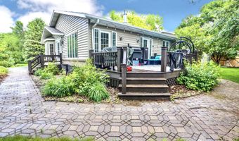1977 Country Ln, Aberdeen, SD 57401
