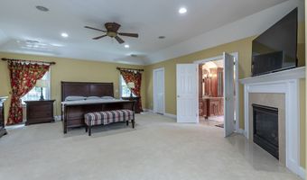 15 Logging Trail Ln, Brookfield, CT 06804