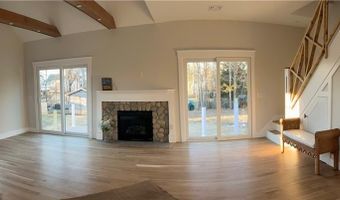 19 Traymore St, Charlestown, RI 02813