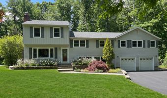 8 Marilyn Rd, Brookfield, CT 06804