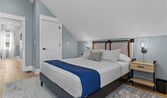 20 Summer St 2, Newport, RI 02840
