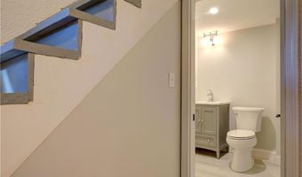 18 Sylvan Ter, Newport, RI 02840