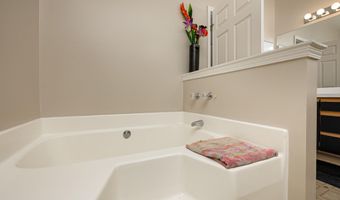 1468 Fox Pointe Cir, Ann Arbor, MI 48108