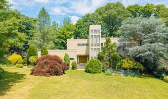 4 High Mountain Trl, Bayonne, NJ 07035