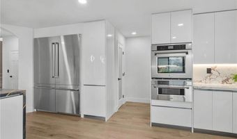 7460 E Hummingbird Cir, Anaheim, CA 92808