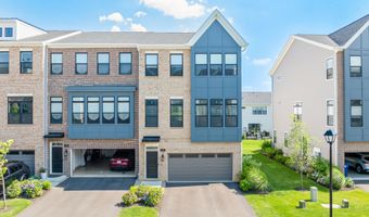 31 Valiant Ct, Middletown, NJ 07748