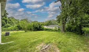 9305 Cloverhurst Dr, Affton, MO 63123