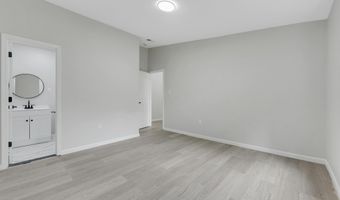 5 Mast Dr, Barnegat, NJ 08005