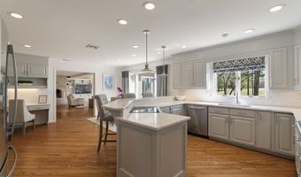 29 Woodland Dr, Avon, CT 06001
