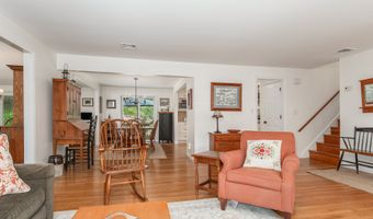 31 Wildwood Dr, Branford, CT 06405