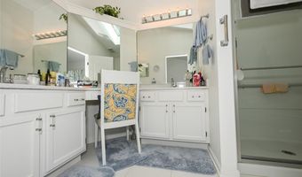 194 Kensington Ct, Aurora, OH 44202