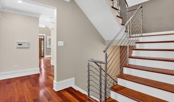 9715 SINGLETON Dr, Bethesda, MD 20817